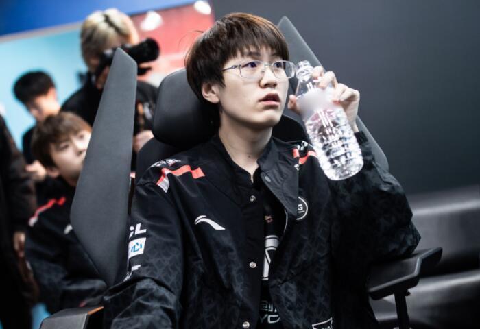 它俱乐部中 它俱乐部中