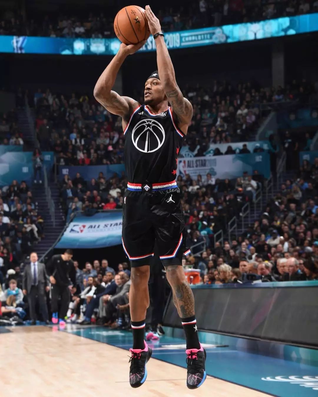 她曾两次在 她曾两次在