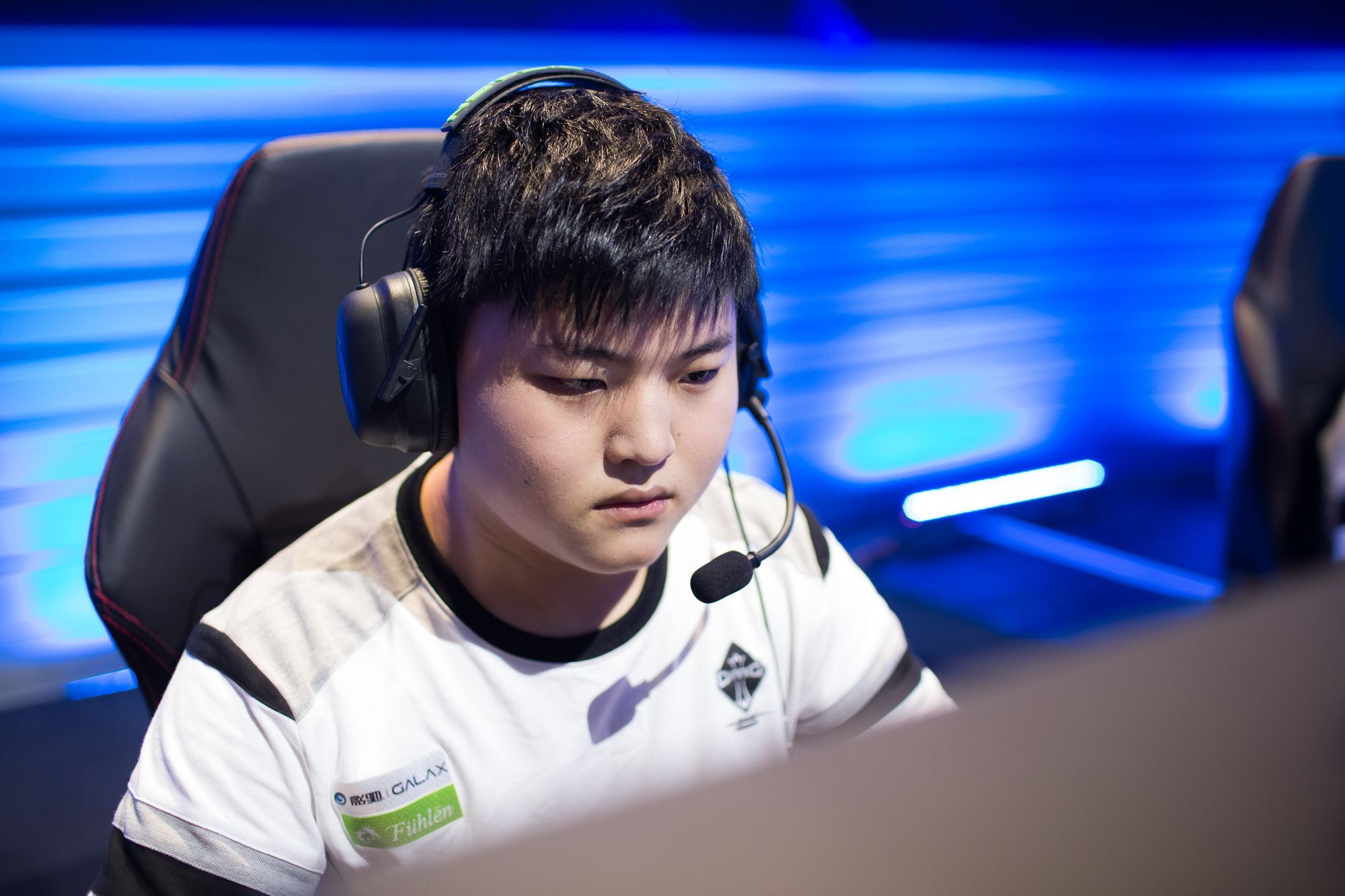 间的默契配 间的默契配