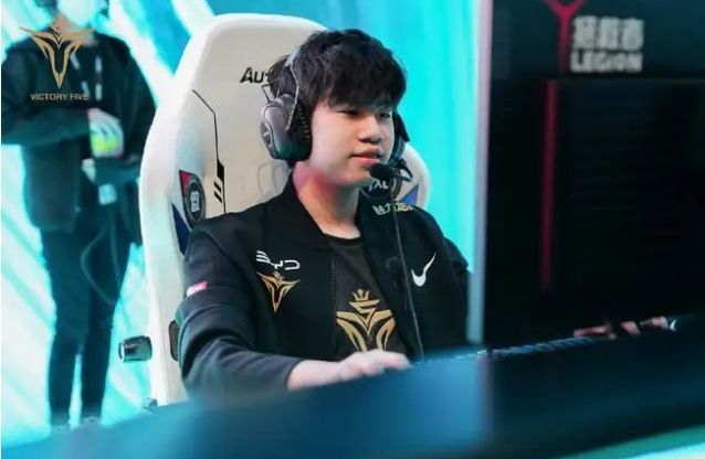 仍然漫长而 仍然漫长而